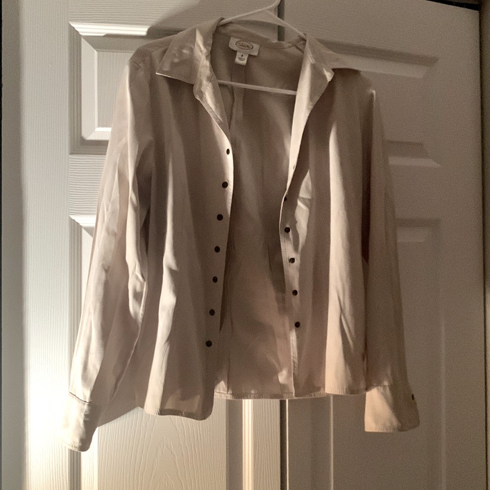Women’s long sleeve blouse gently used